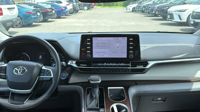 Used 2024 Toyota Sienna XLE AWD/4WD image 20