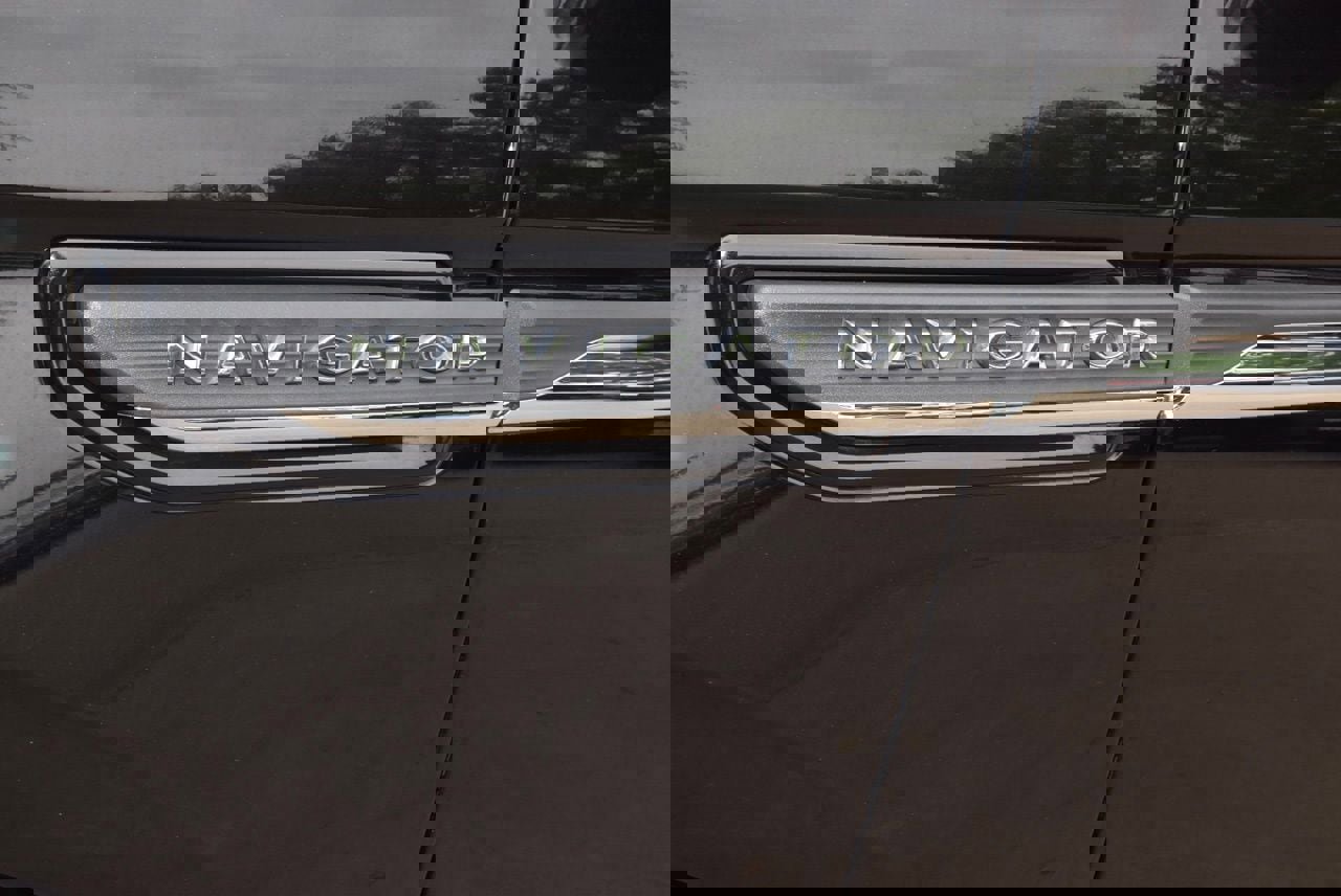 Certified 2024 Lincoln Navigator L 4WD image 42