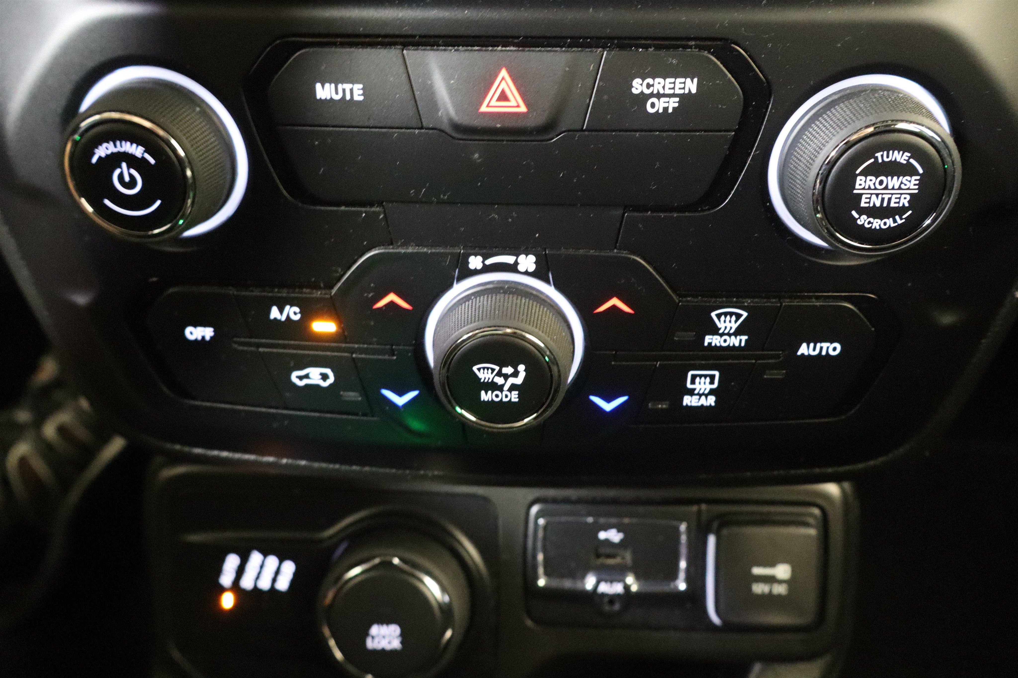 Used 2020 Jeep Renegade Altitude AWD/4WD image 24