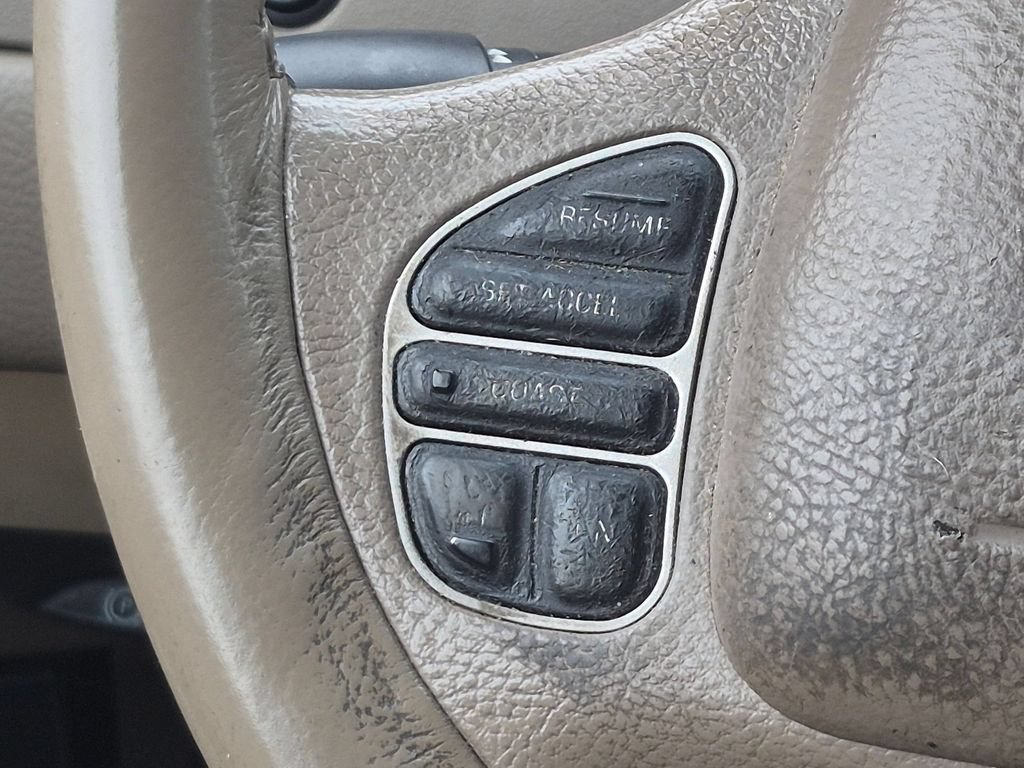 Used 2003 Lincoln Town Car Executive RWD image 16