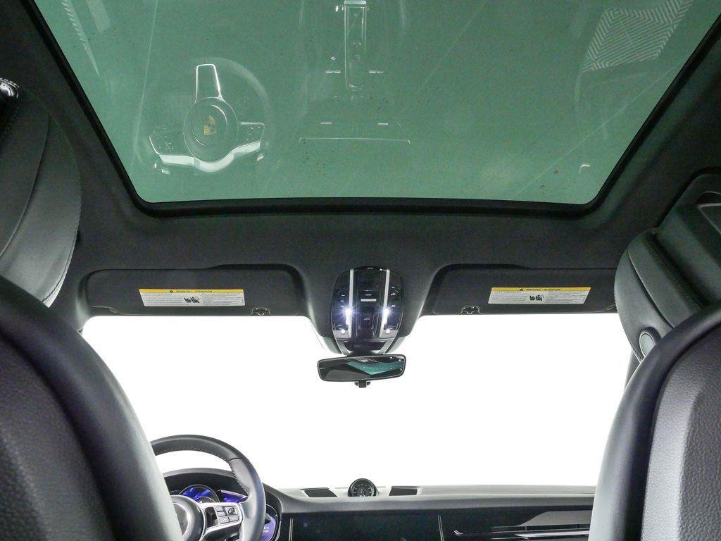 Certified 2022 Porsche Cayenne E-Hybrid AWD/4WD image 19