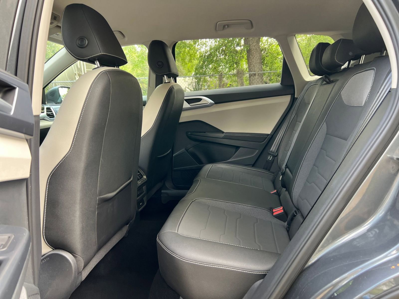 Used 2025 Volkswagen Taos SE image 27