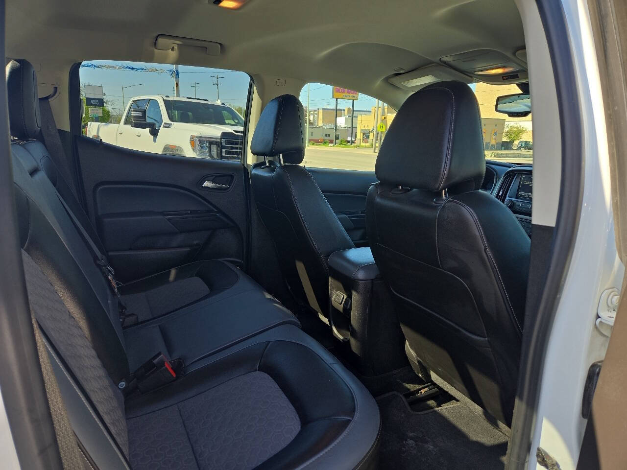 Used 2017 Chevrolet Colorado Z71 AWD/4WD image 14