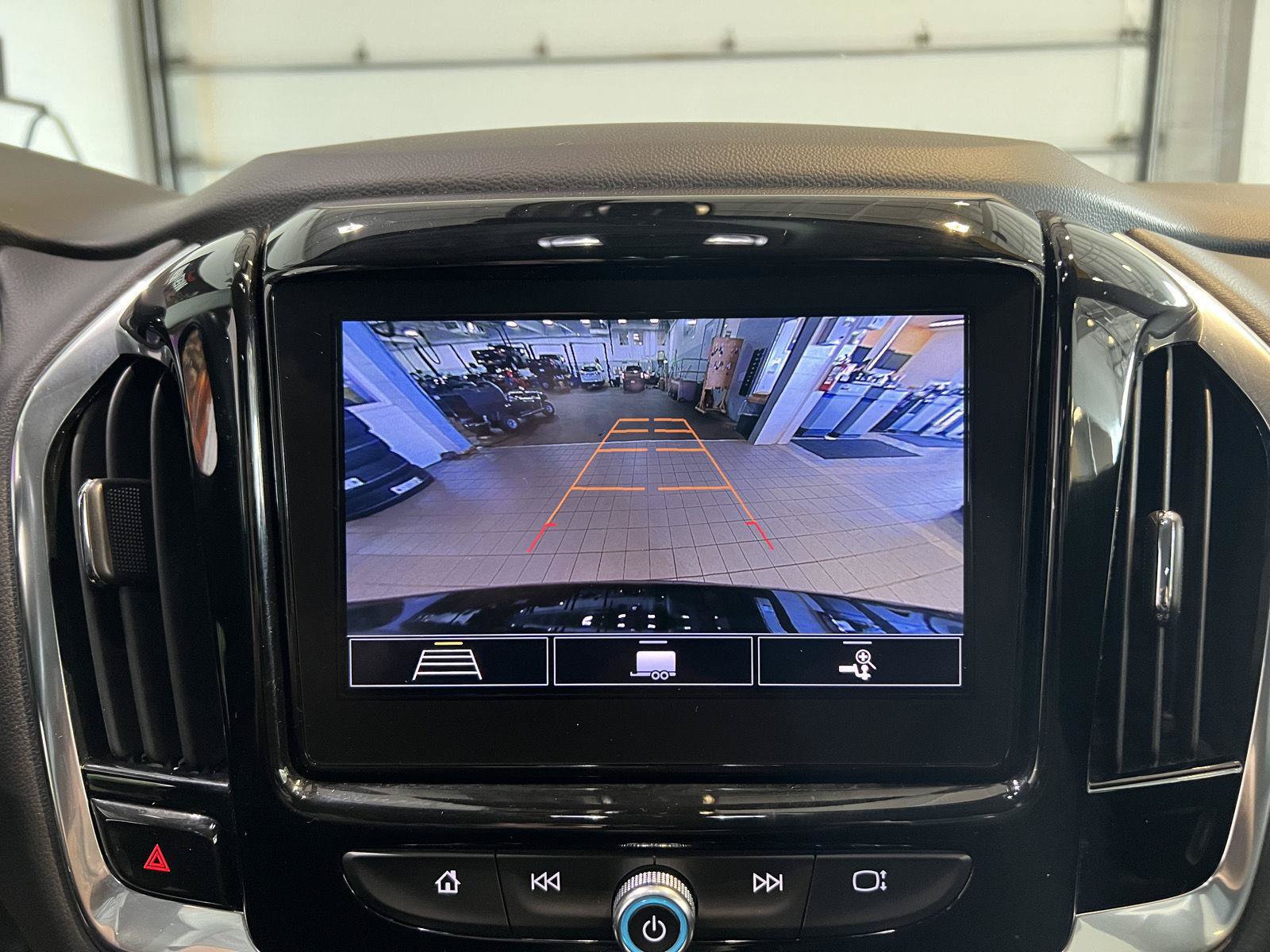 Used 2021 Chevrolet Traverse LT AWD/4WD image 42