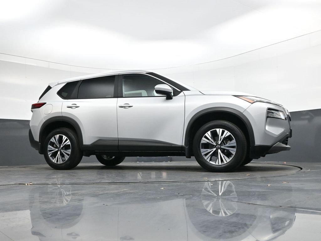 Used 2023 Nissan Rogue SV image 34