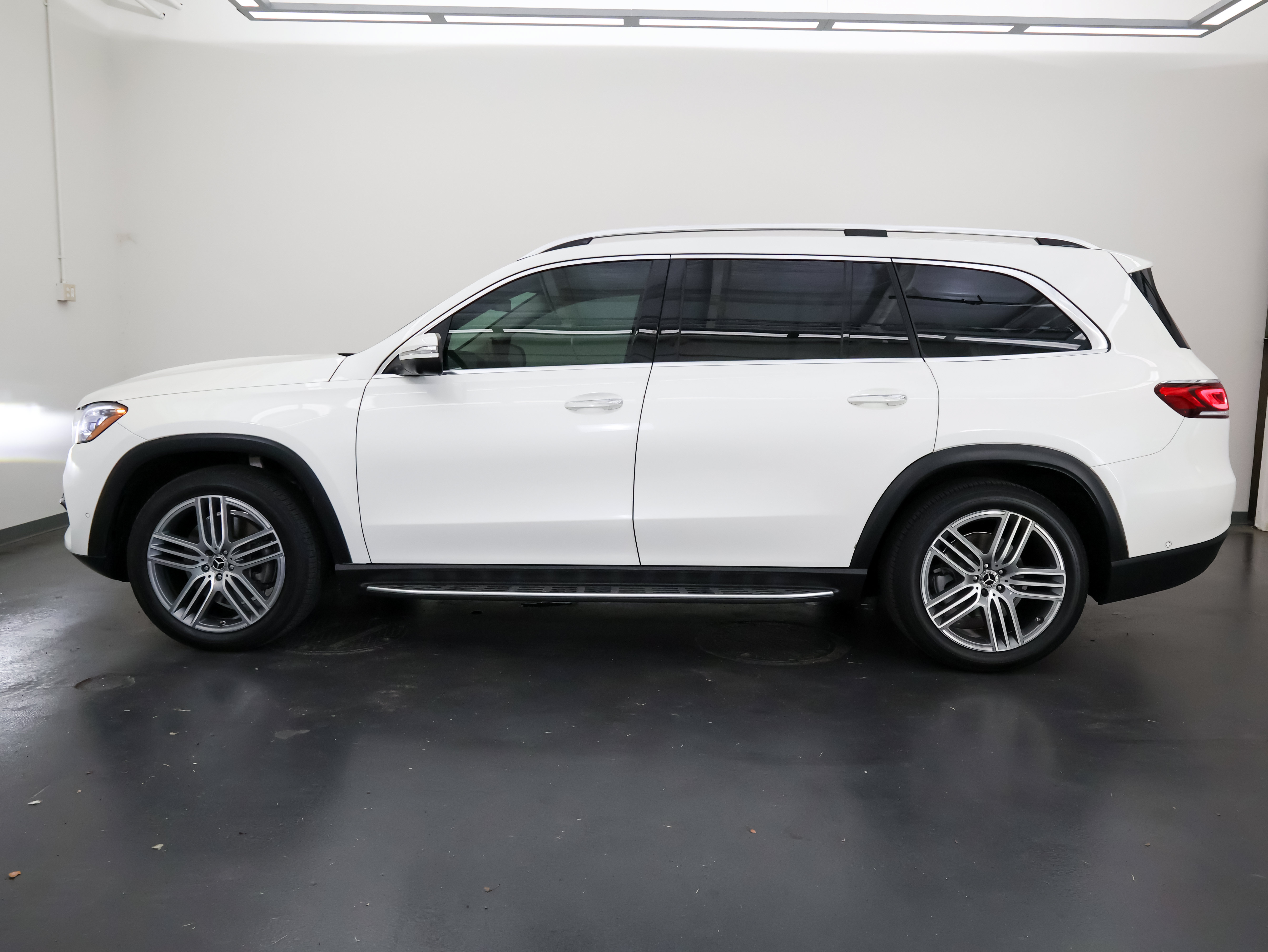 Used 2021 Mercedes-Benz GLS 450 4MATIC image 6