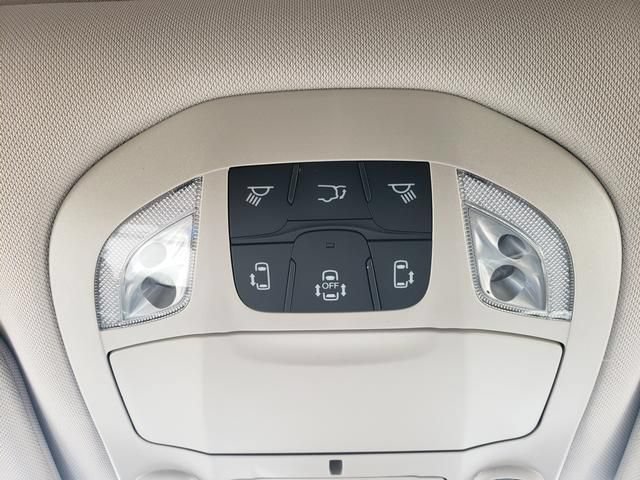 Used 2024 Chrysler Pacifica Limited FWD image 25