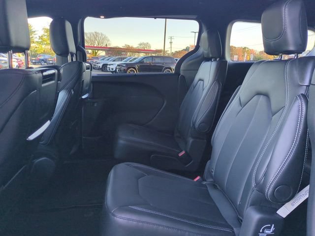 New 2026 Chrysler Pacifica Select AWD/4WD image 14