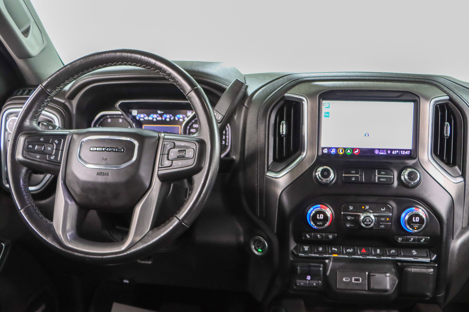 Used 2023 GMC Sierra 2500 Denali w/ Denali Ultimate Package AWD/4WD image 18
