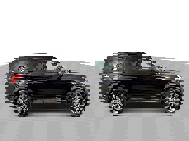 Used 2022 Ford Explorer XLT w/ Equipment Group 202A image 9