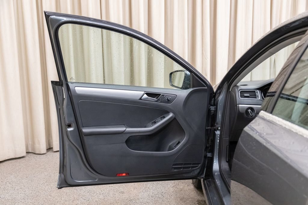 Used 2018 Volkswagen Jetta SE FWD image 8
