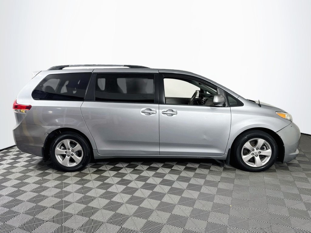 Used 2014 Toyota Sienna LE FWD image 8