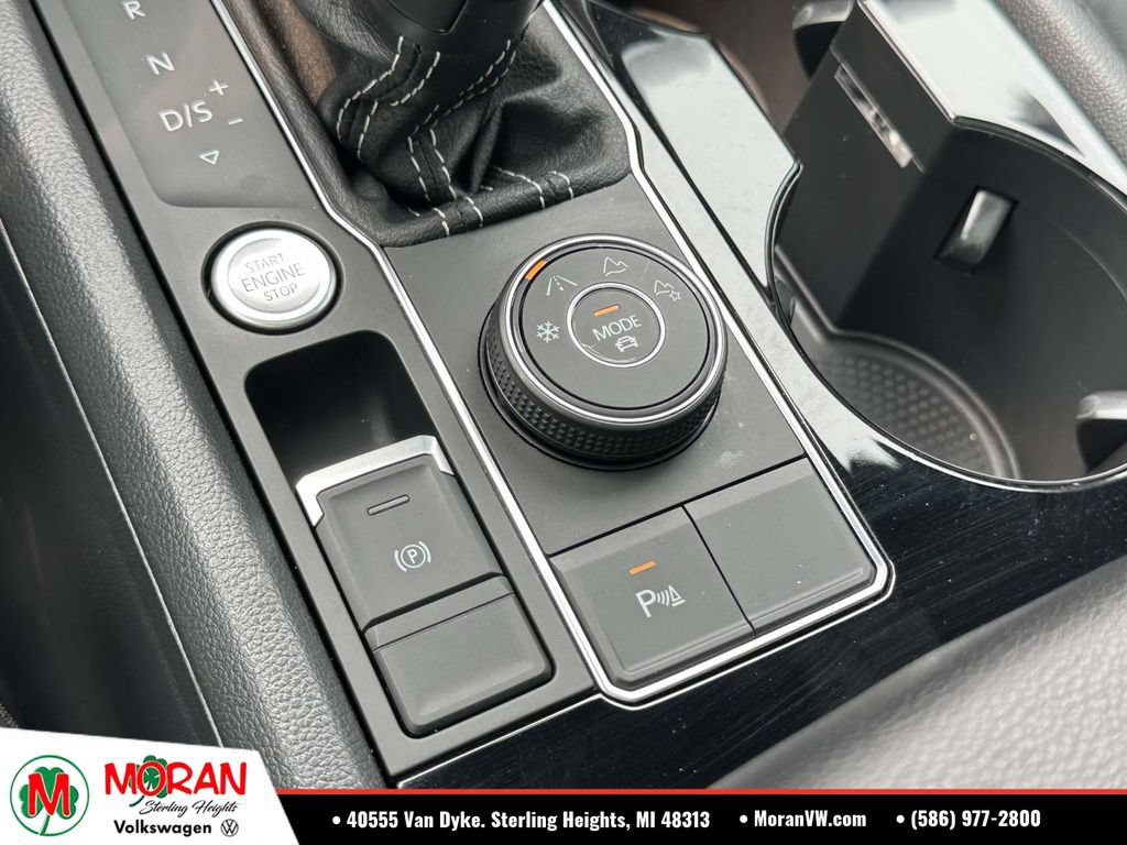 Used 2023 Volkswagen Atlas Cross Sport SEL AWD/4WD image 32