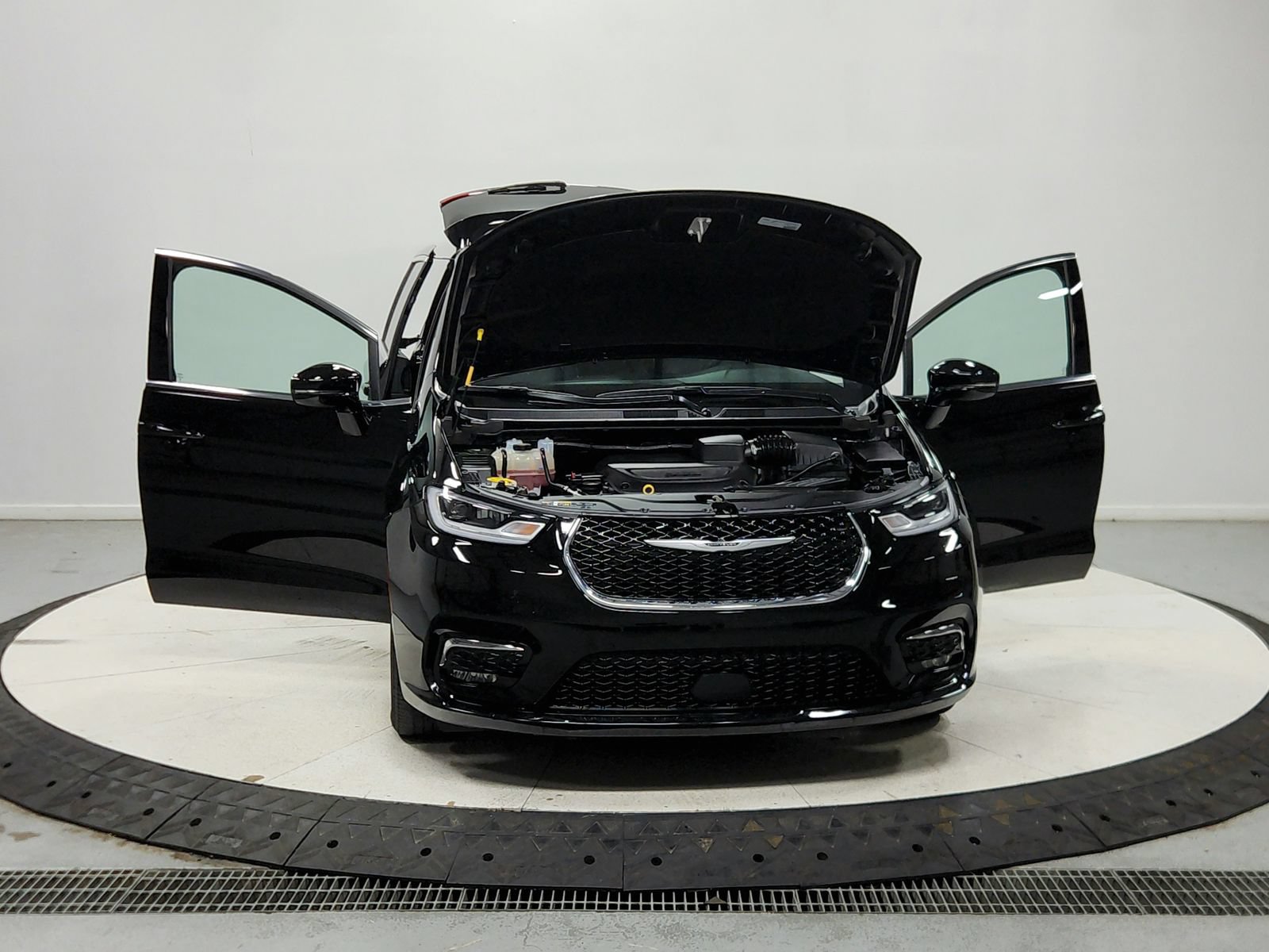 Used 2025 Chrysler Pacifica Select FWD image 11