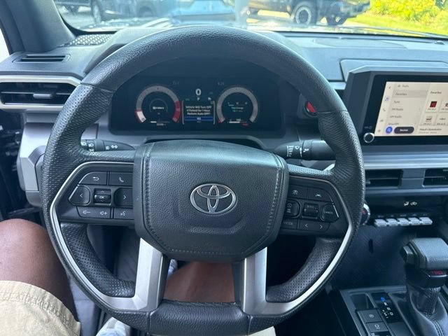 Used 2025 Toyota Tacoma TRD Off-Road AWD/4WD image 17