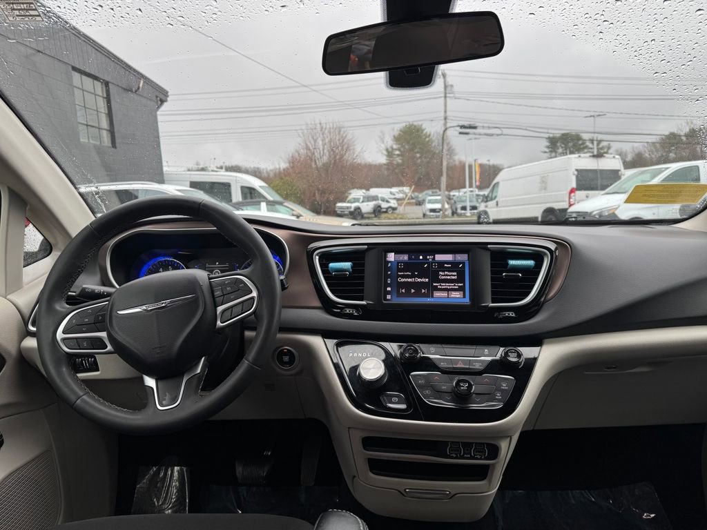 Used 2022 Chrysler Voyager LX image 17