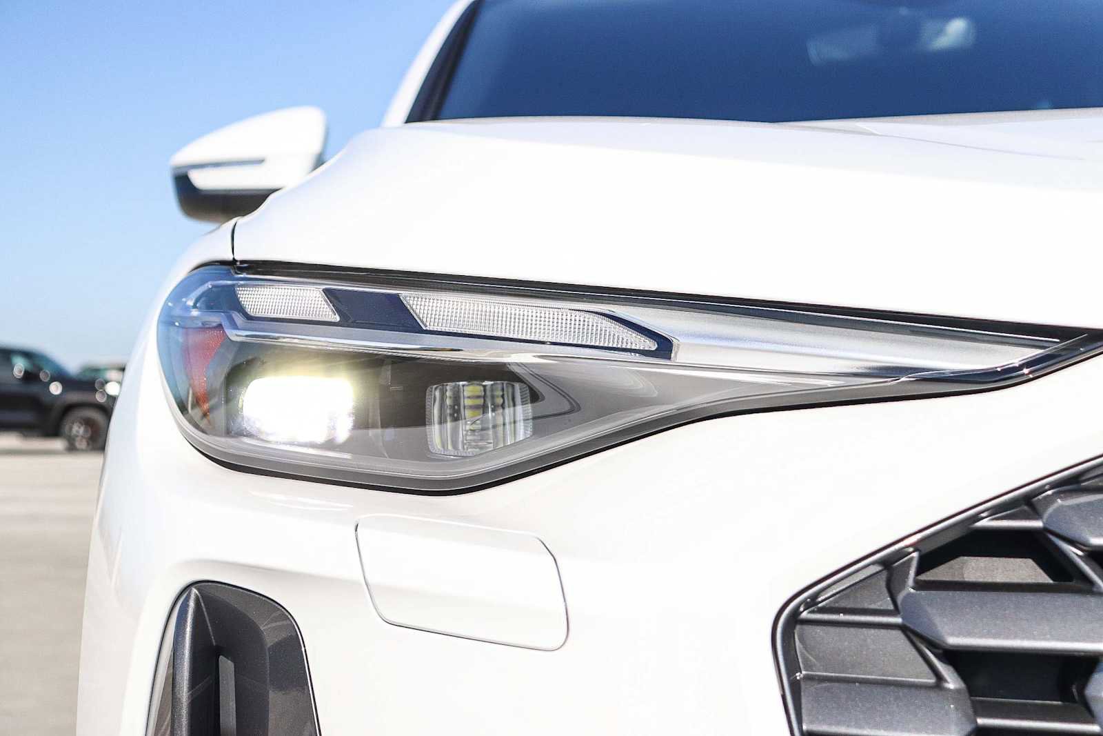 Used 2025 Audi Q5 Premium w/ Convenience Package image 9