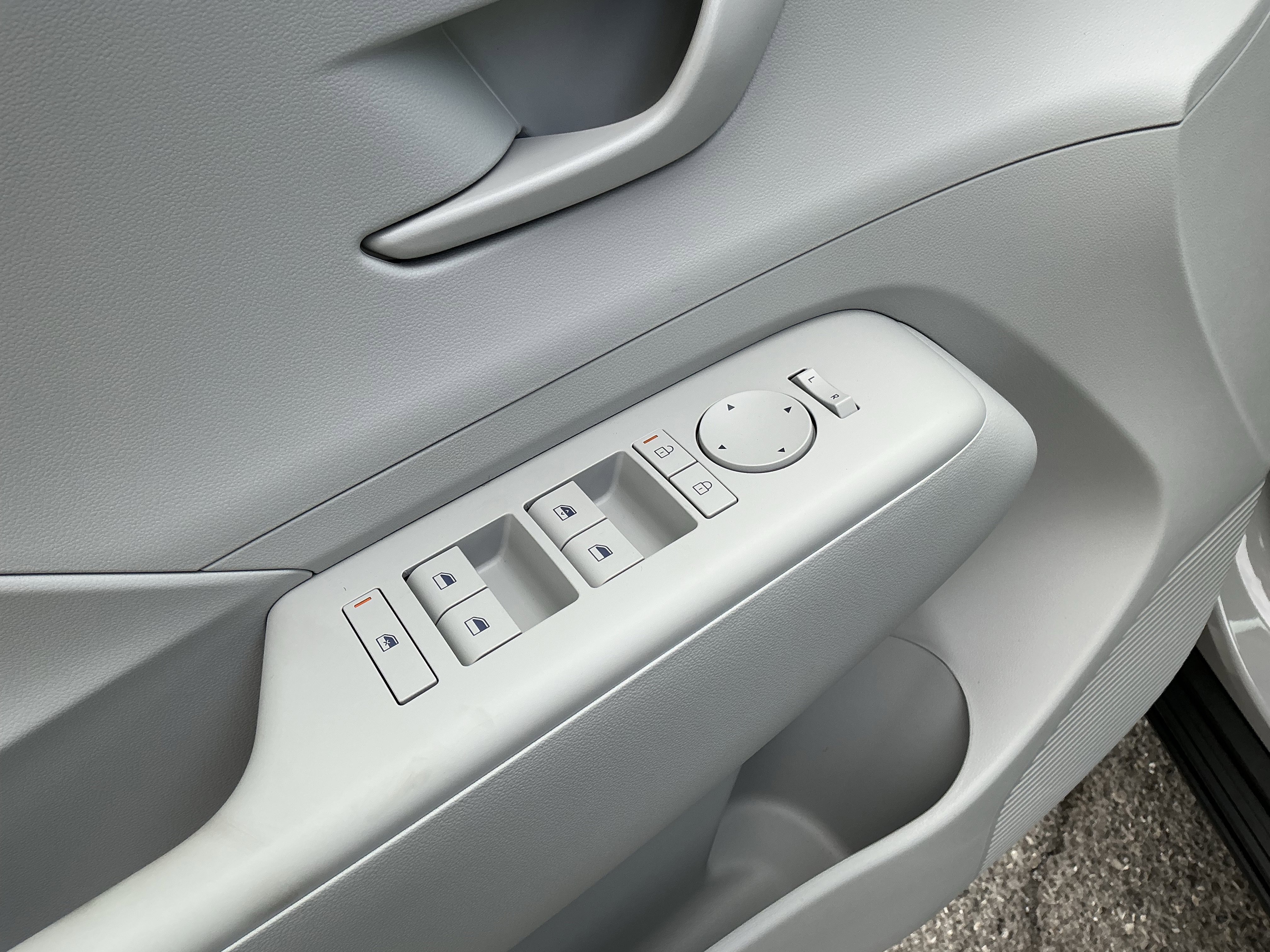 New 2026 Hyundai Kona SE image 14