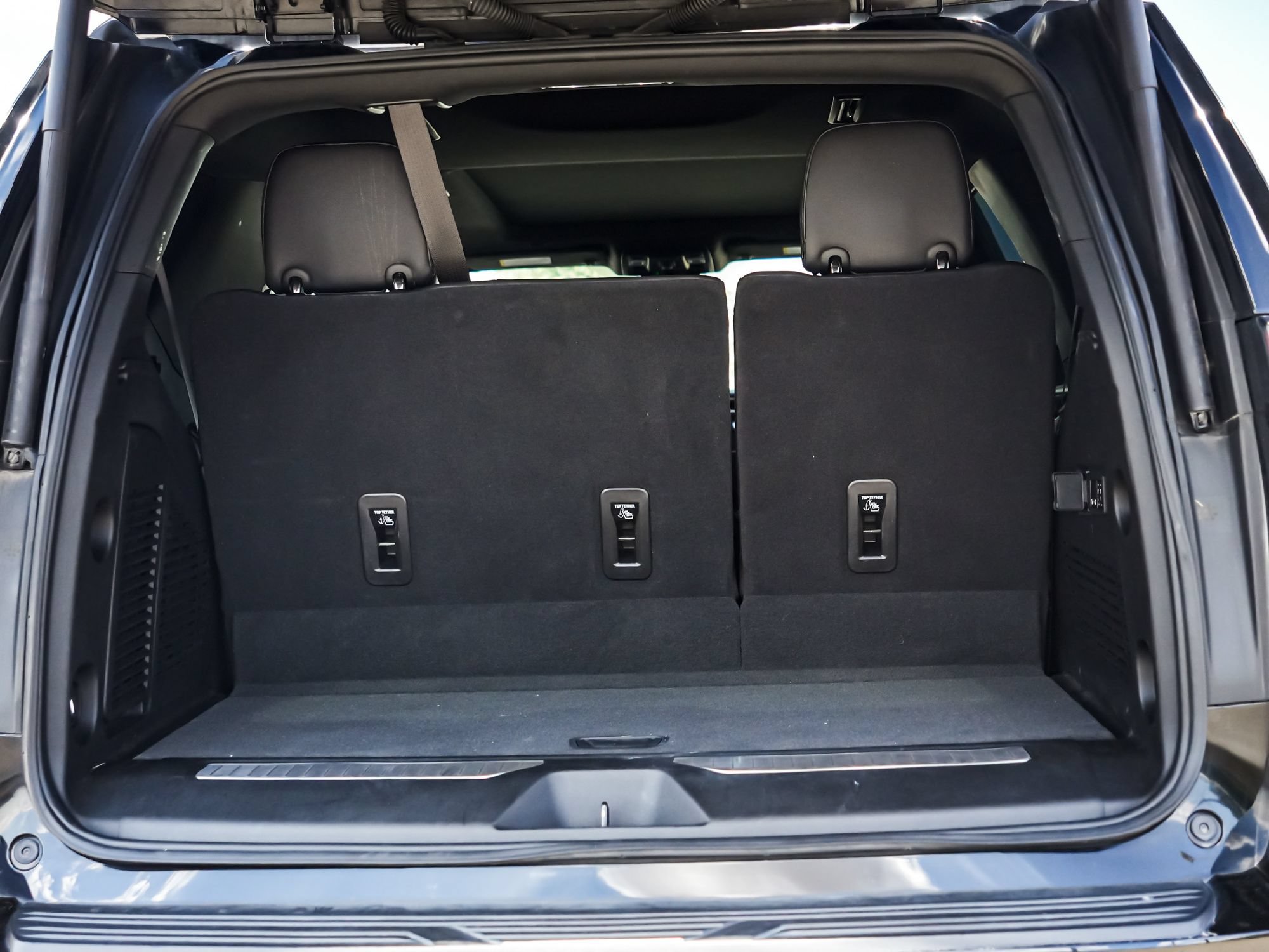 Used 2023 Chevrolet Tahoe RST w/ Luxury Package AWD/4WD image 32
