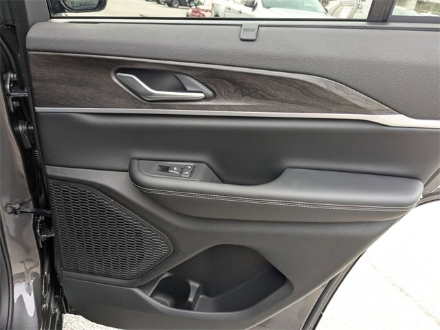 New 2025 Jeep Grand Cherokee Limited w/ Luxury Tech Group II image 38