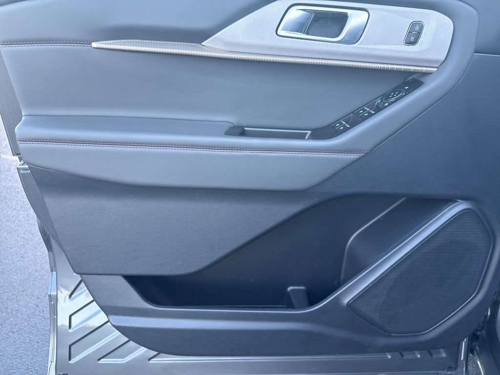 Used 2025 Ford Explorer Active w/ Active Comfort Package image 12
