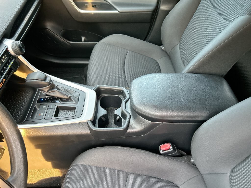 Used 2019 Toyota RAV4 LE FWD image 26