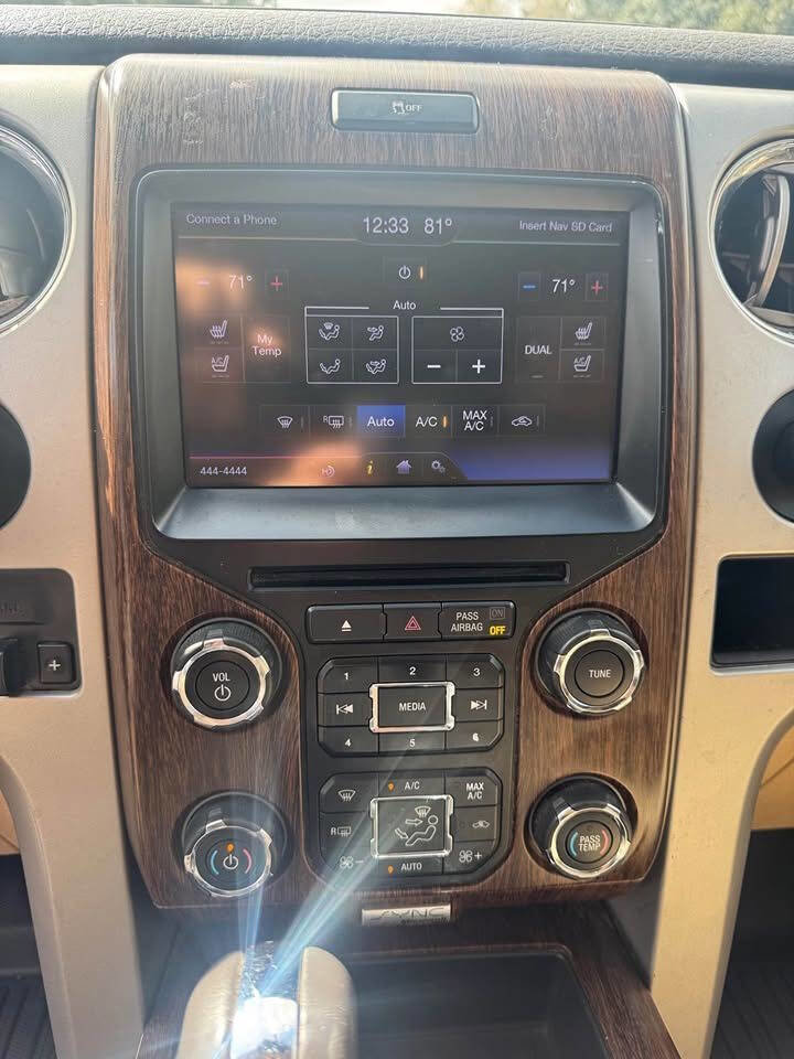 Used 2013 Ford F150 Lariat w/ Luxury Equipment Group RWD image 20