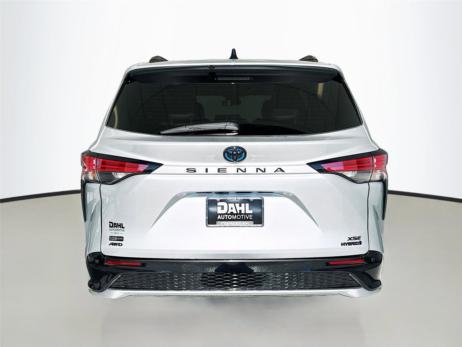 Used 2023 Toyota Sienna XSE image 6