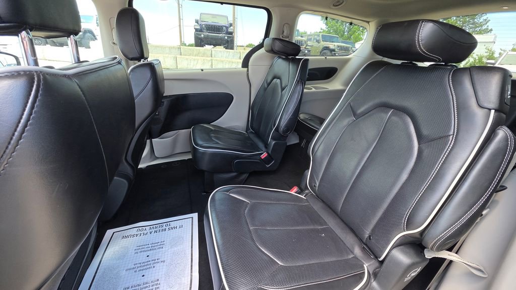 Used 2023 Chrysler Pacifica Limited FWD image 13
