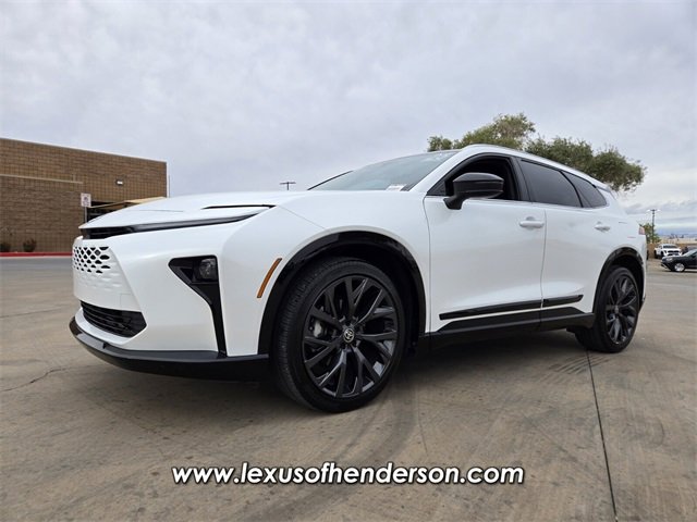 Used 2025 Toyota Crown Signia image 2