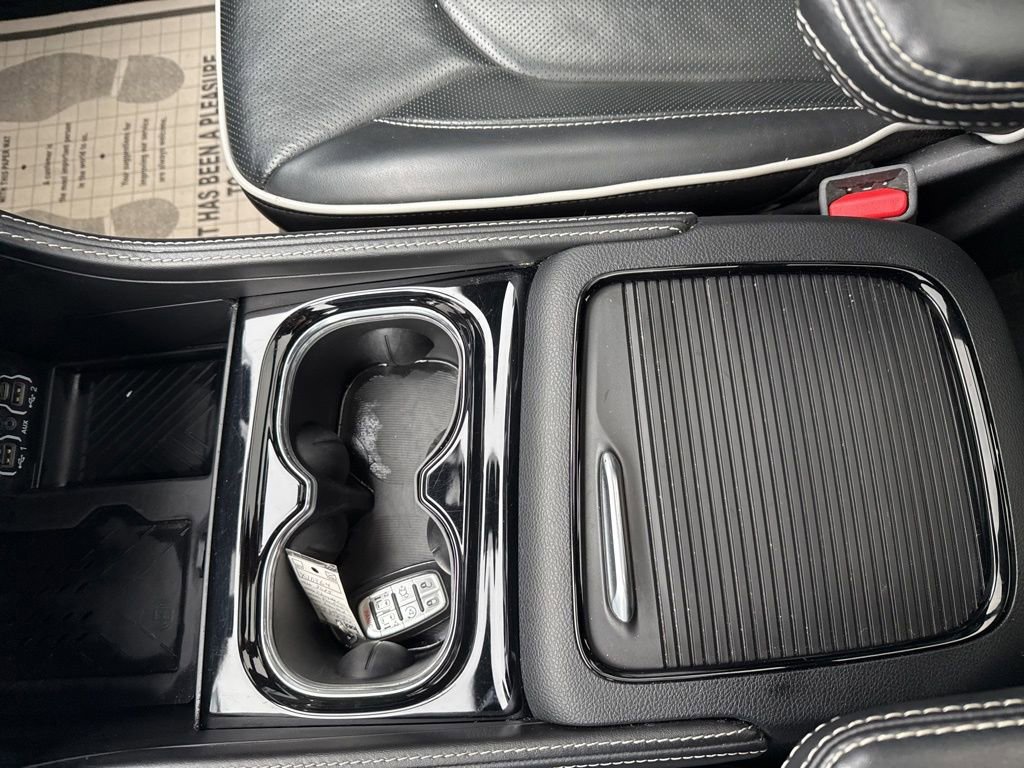 Used 2025 Chrysler Pacifica Limited image 57