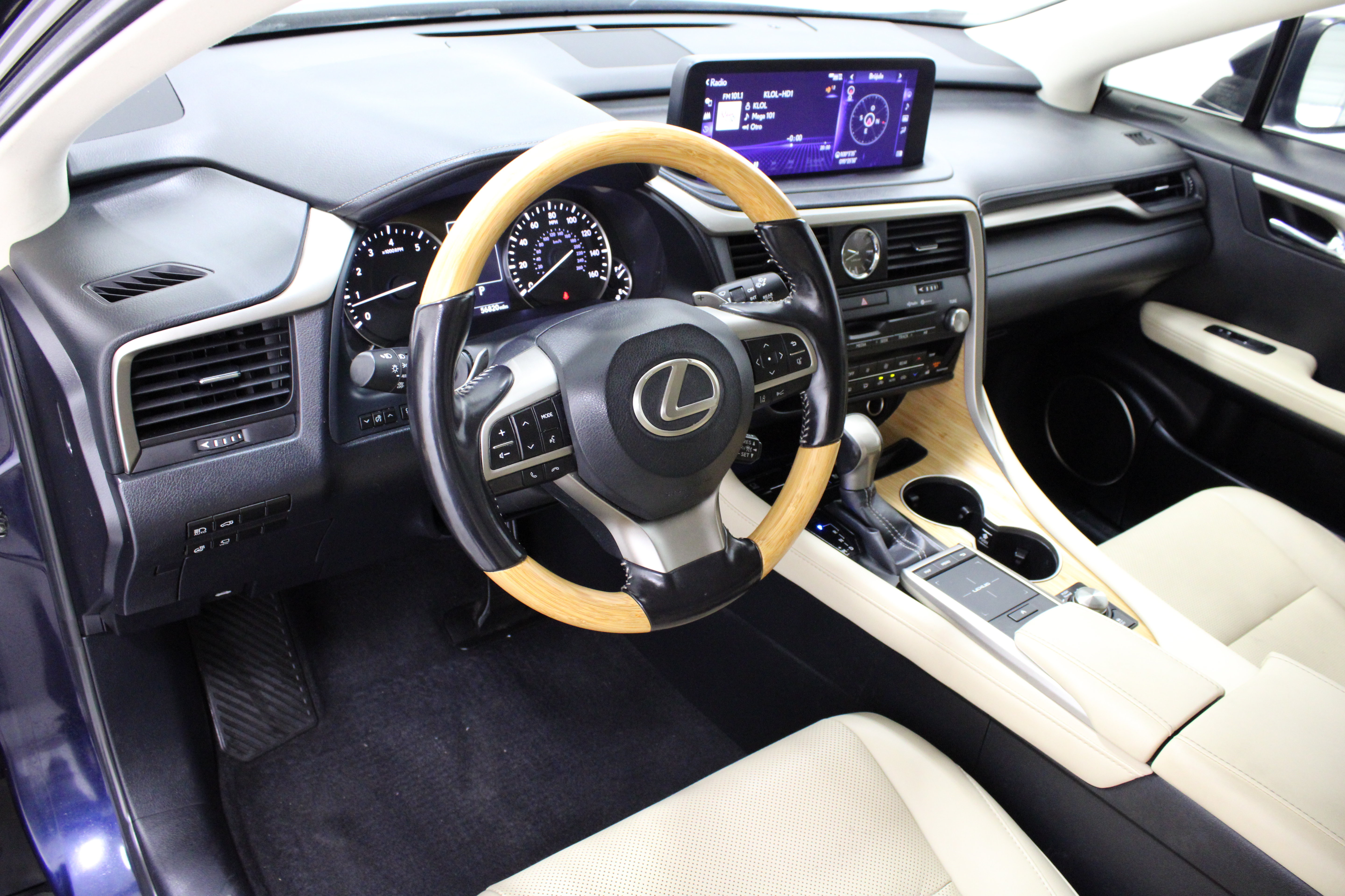 Used 2022 Lexus RX 350L FWD w/ Premium Package image 13