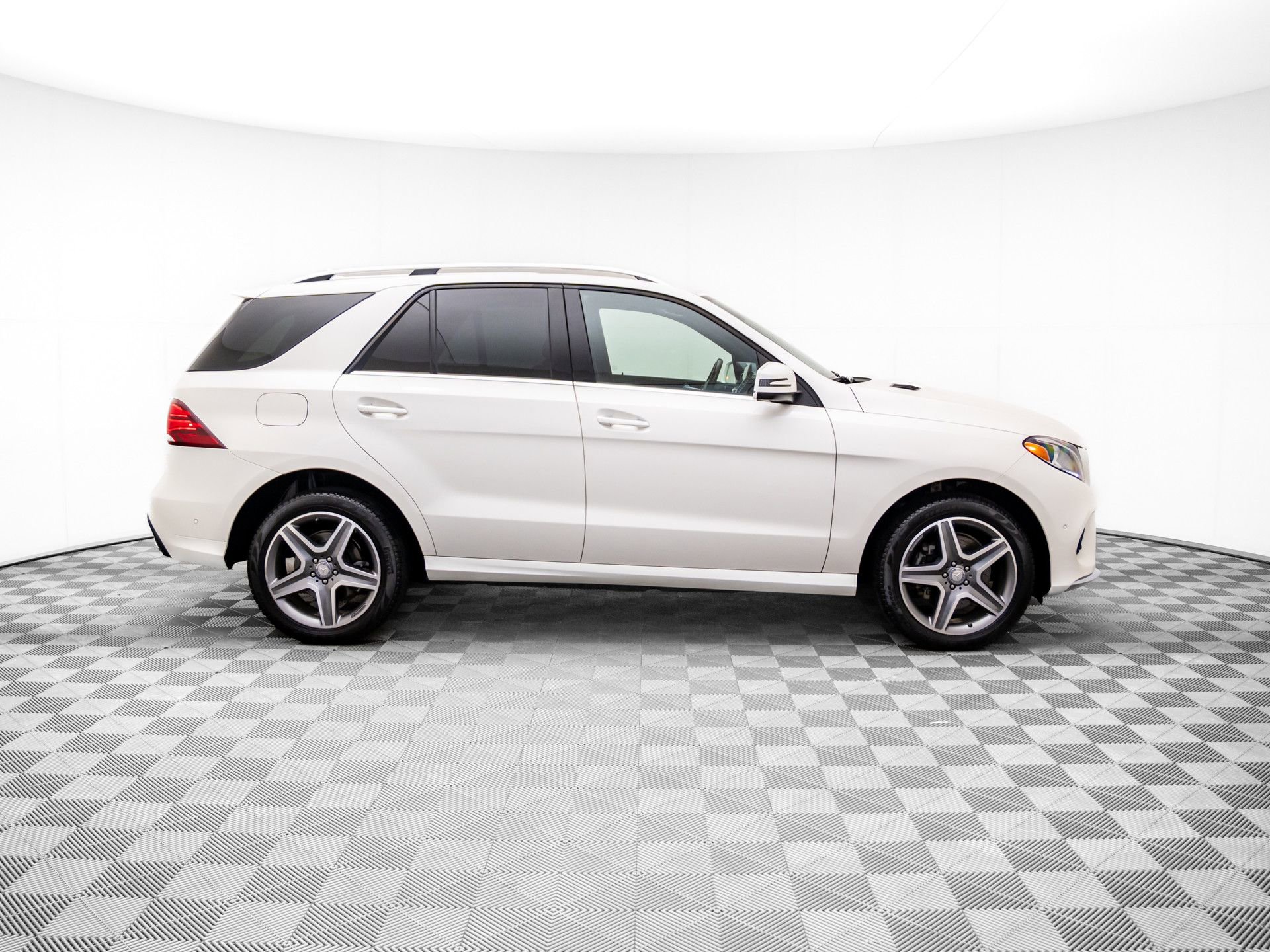 Used 2017 Mercedes-Benz GLE 400 4MATIC image 6