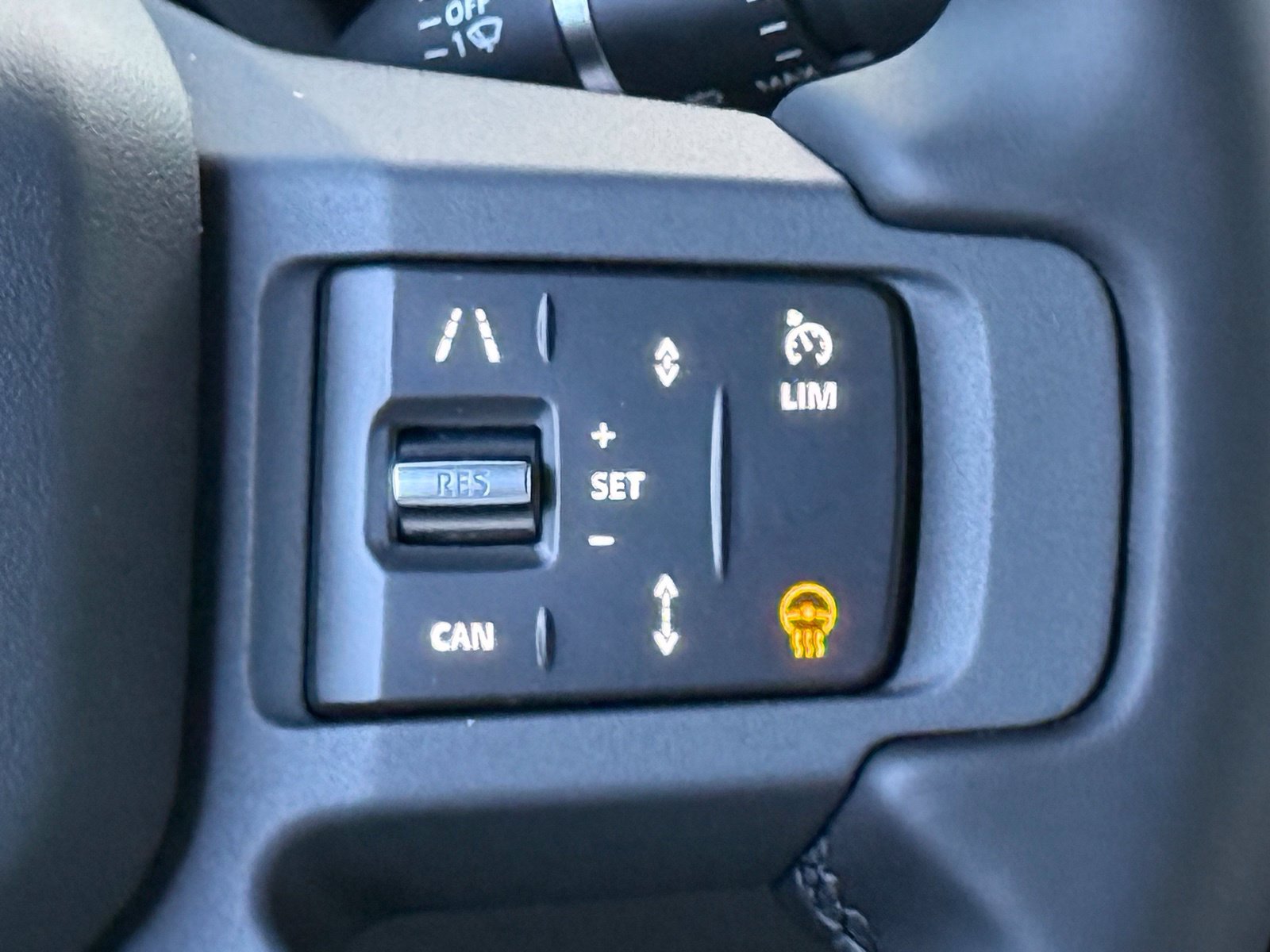 New 2026 Land Rover Defender 110 X-Dynamic SE AWD/4WD image 31