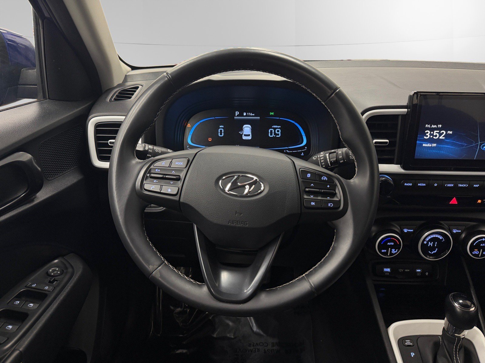 Used 2023 Hyundai Venue Limited FWD image 12