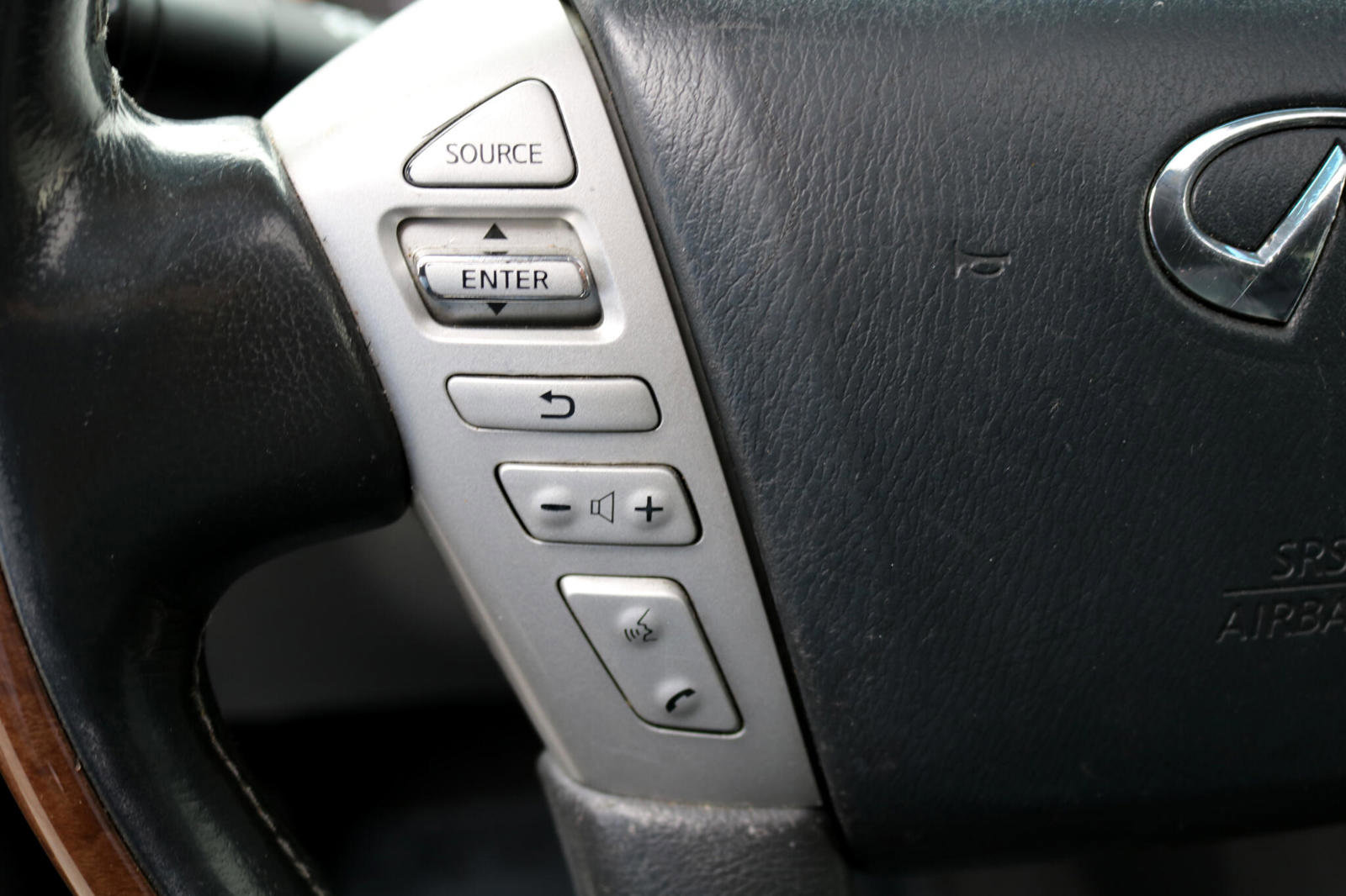 Used 2017 INFINITI QX80 4WD image 21