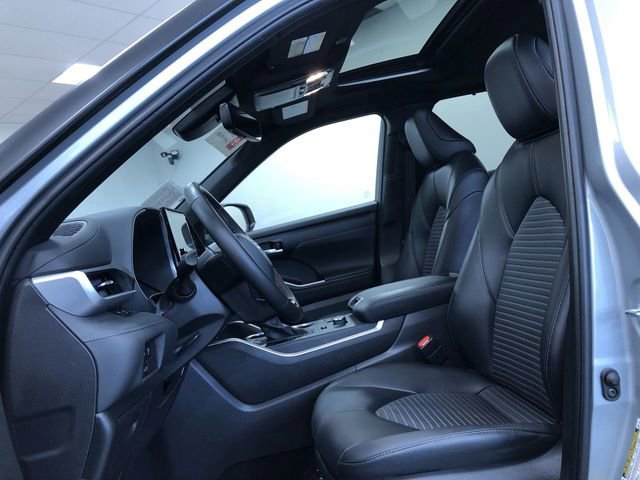 Certified 2025 Toyota Highlander XSE AWD/4WD image 17