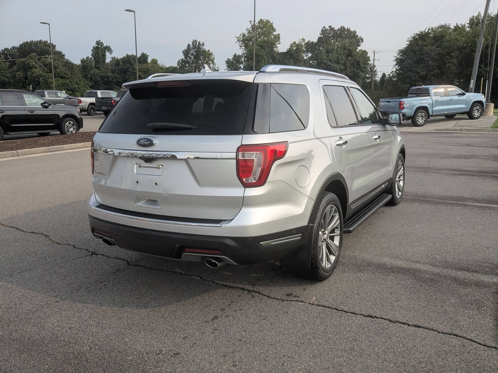 Used 2018 Ford Explorer Limited w/ Equipment Group 301A FWD image 3