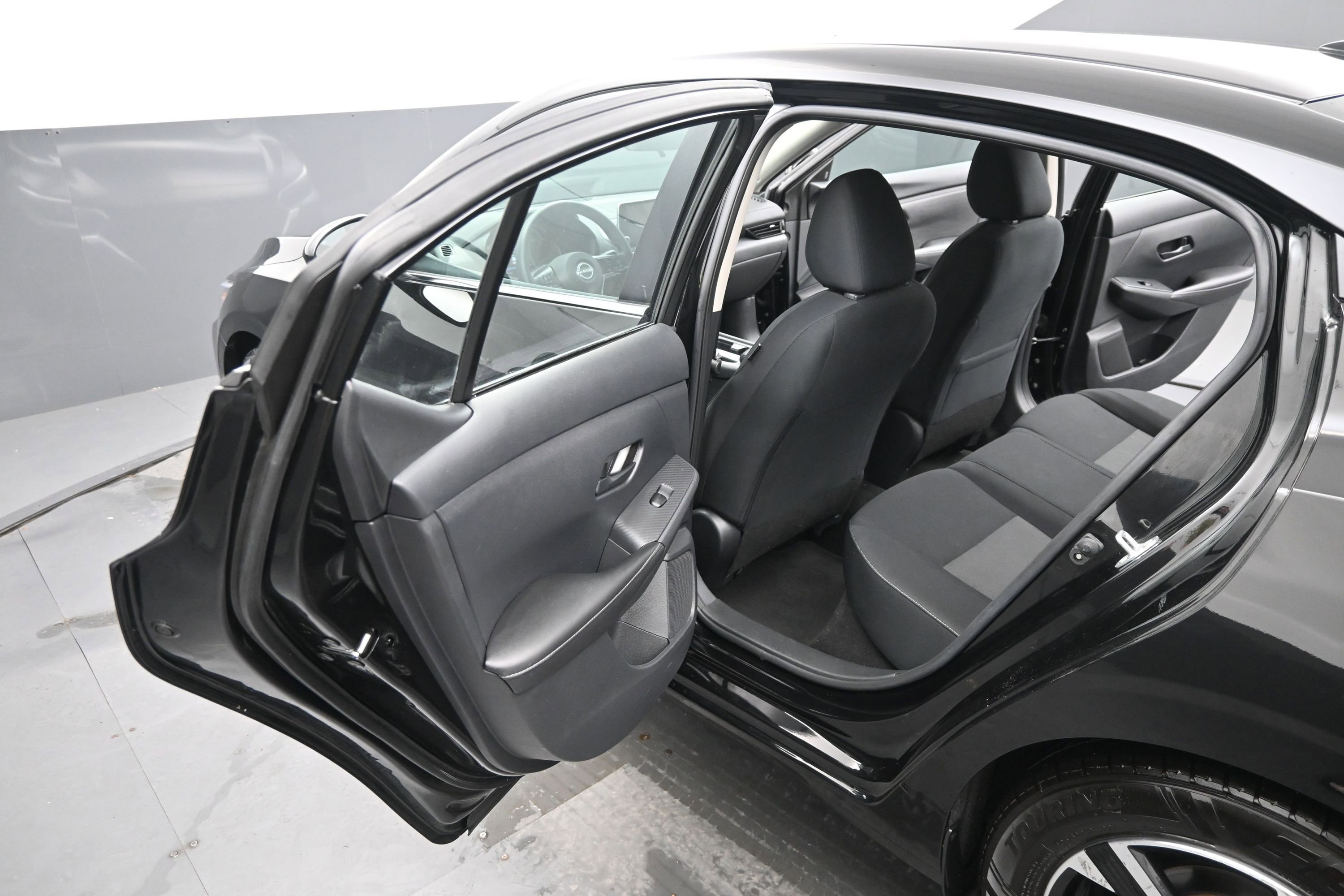 Used 2025 Nissan Sentra SV FWD image 14