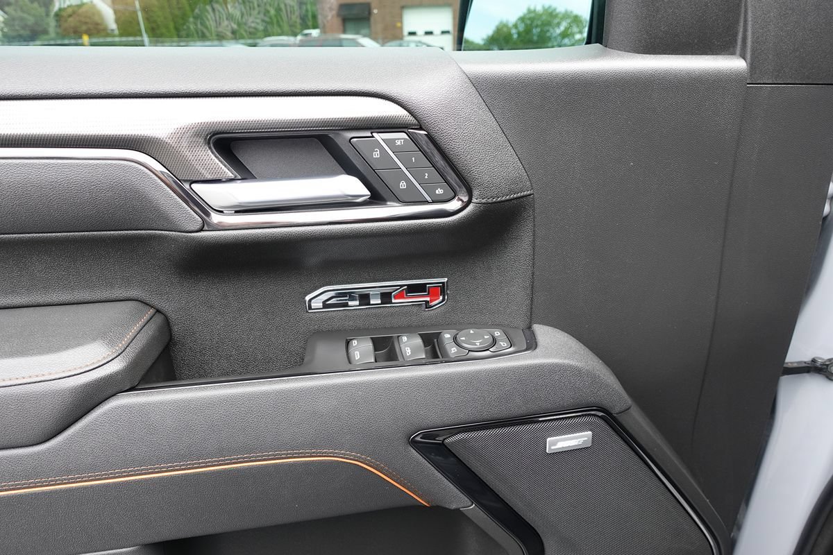 Used 2025 GMC Sierra 1500 AT4 w/ Technology Package AWD/4WD image 19