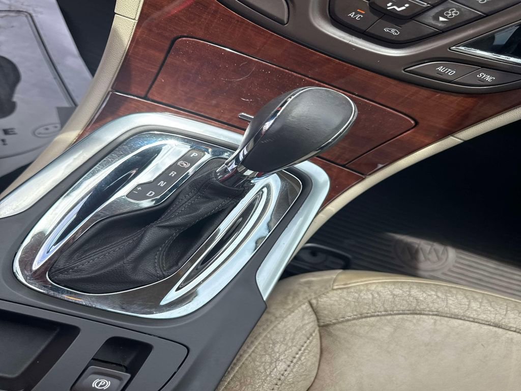 Used 2017 Buick Regal Sport Touring FWD image 23