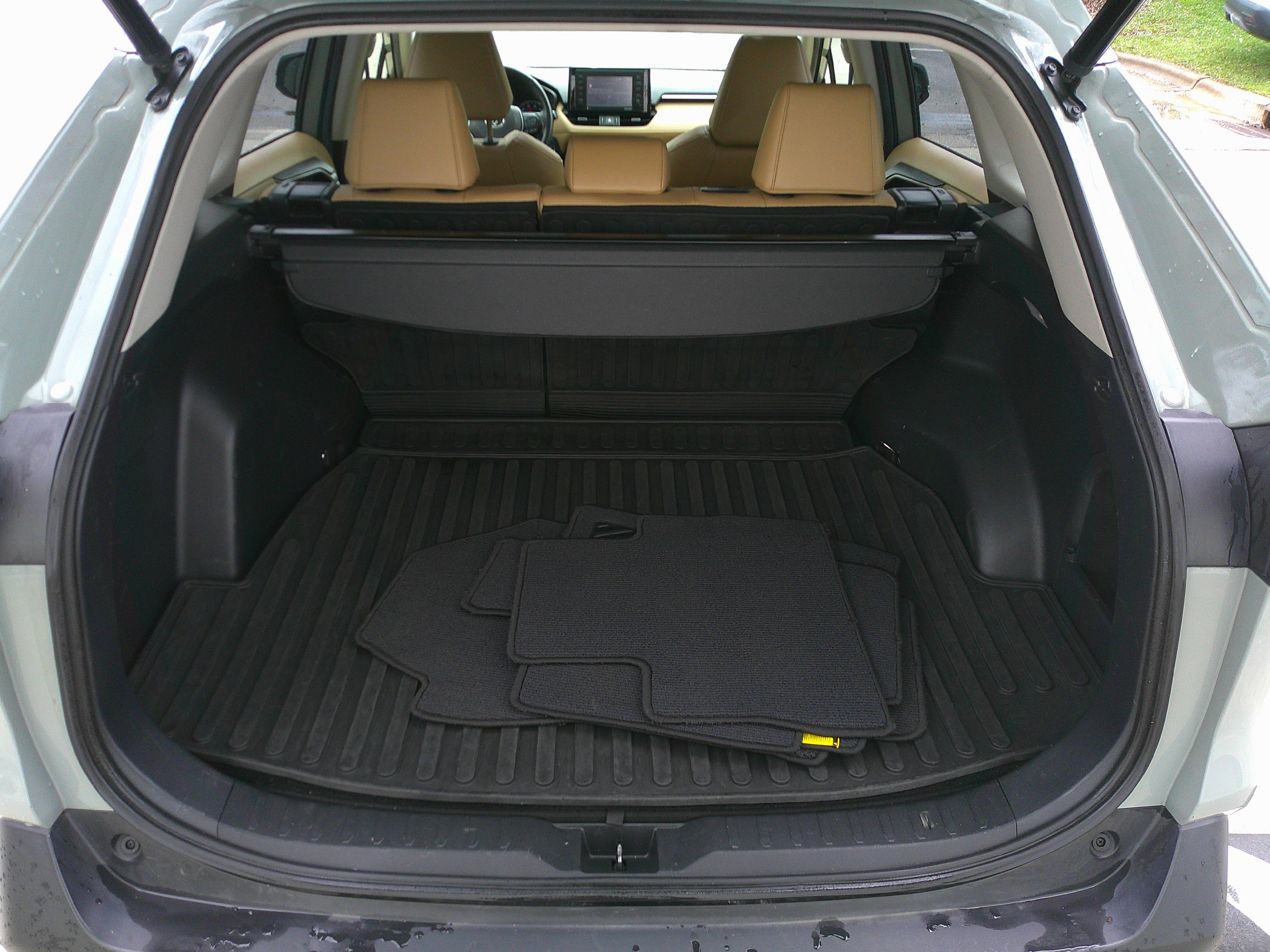 Used 2021 Toyota RAV4 XLE Premium image 33