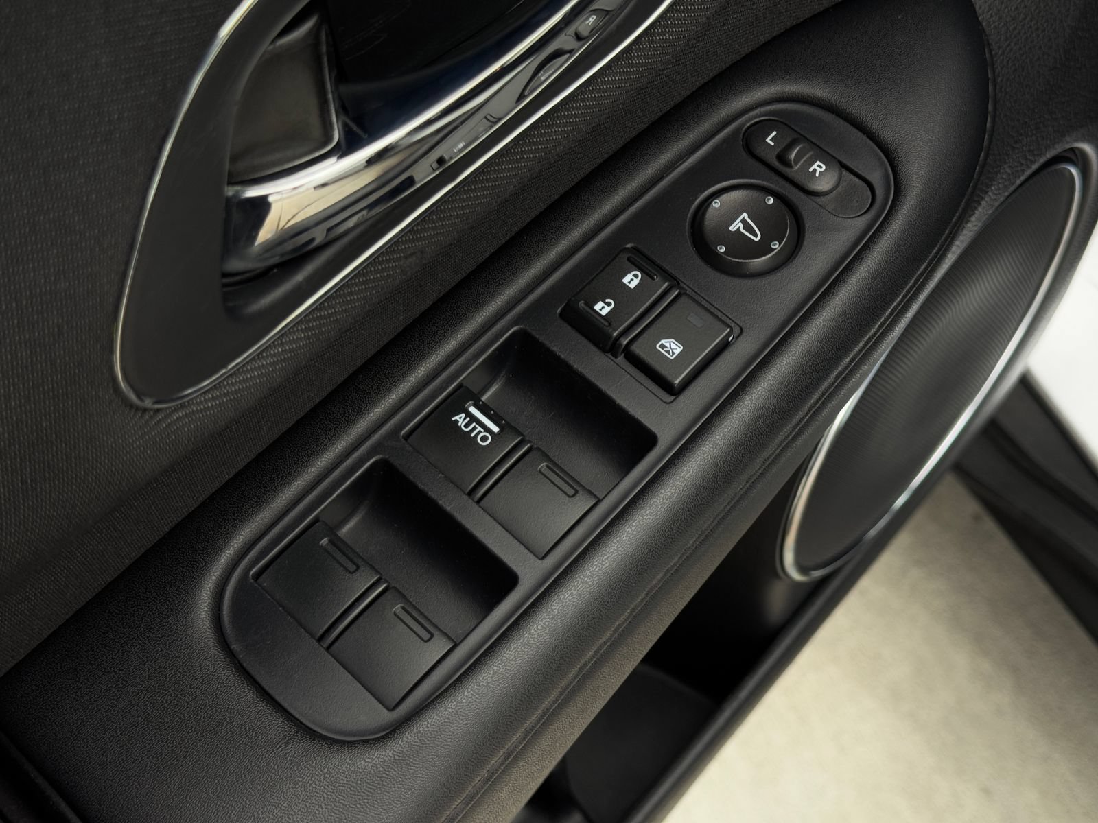 Used 2022 Honda HR-V EX image 14