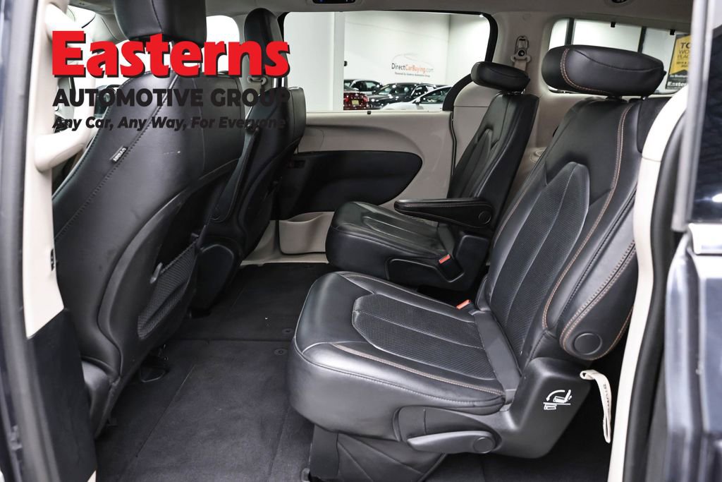 Used 2020 Chrysler Pacifica Touring-L FWD image 23