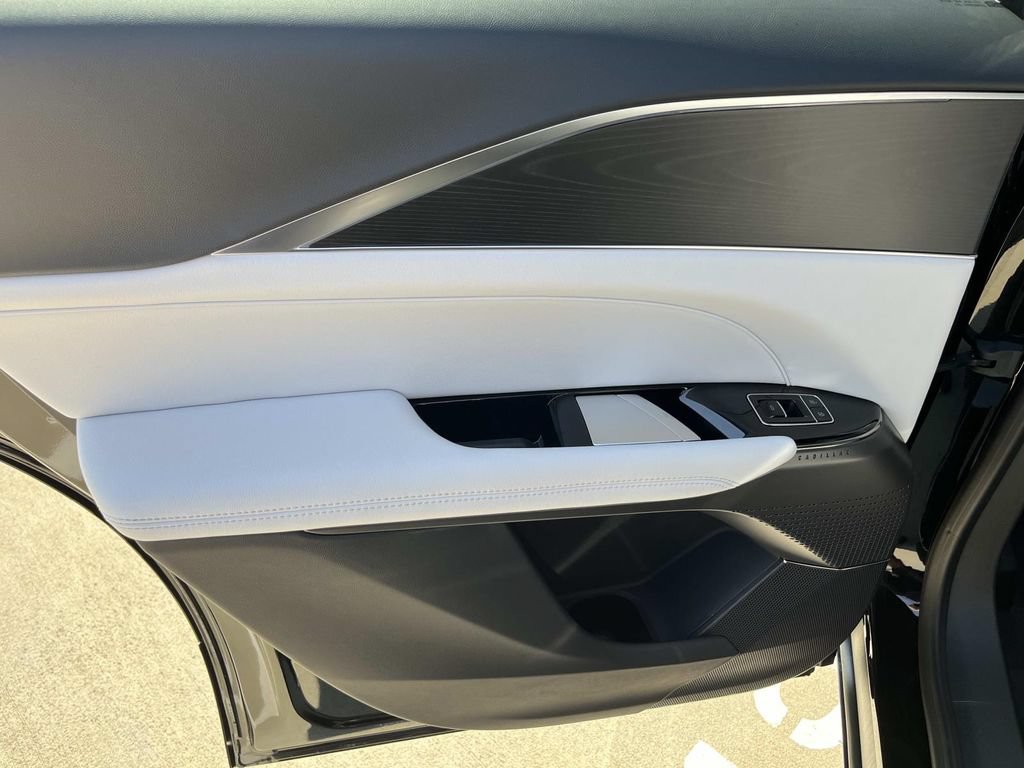 New 2026 Cadillac Lyriq Luxury AWD/4WD image 18