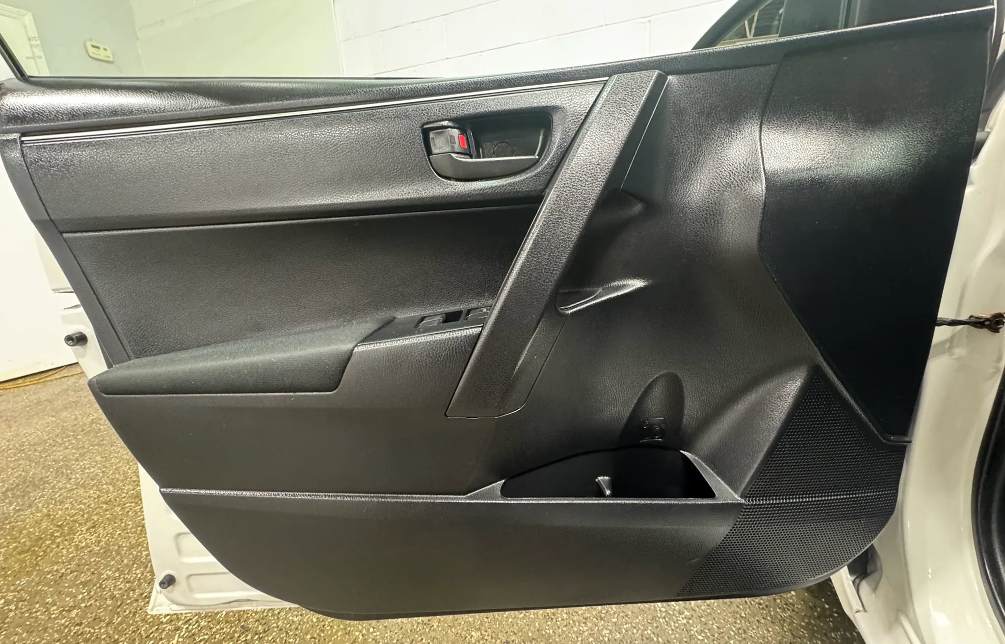 Used 2014 Toyota Corolla L image 18