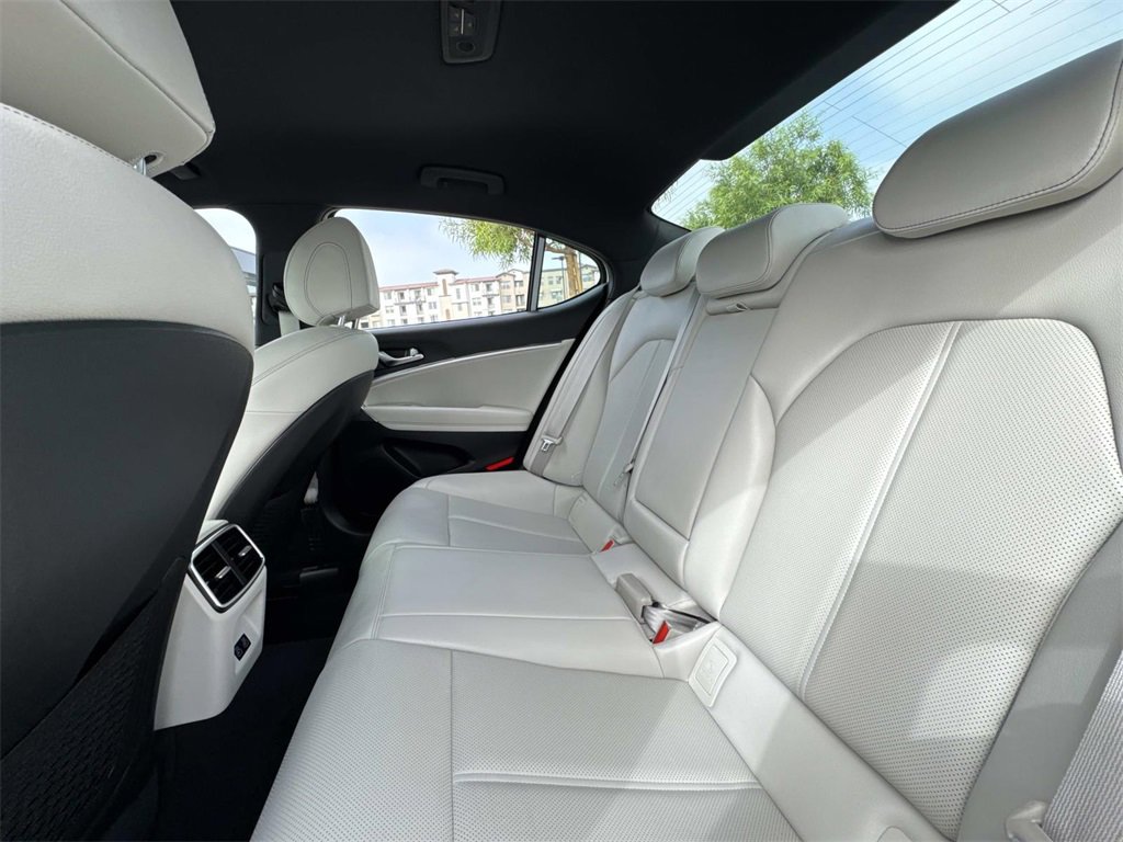 Used 2025 Genesis G70 2.5T image 27