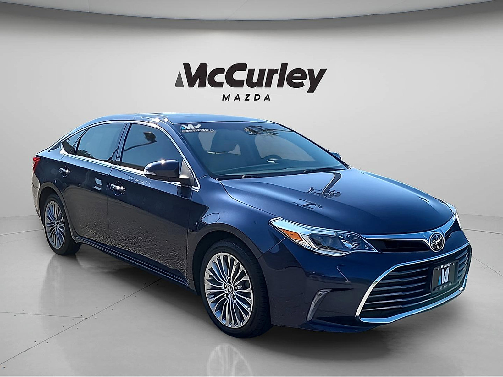 Used 2016 Toyota Avalon Limited w/ Toyota Safety Sense Package FWD image 1