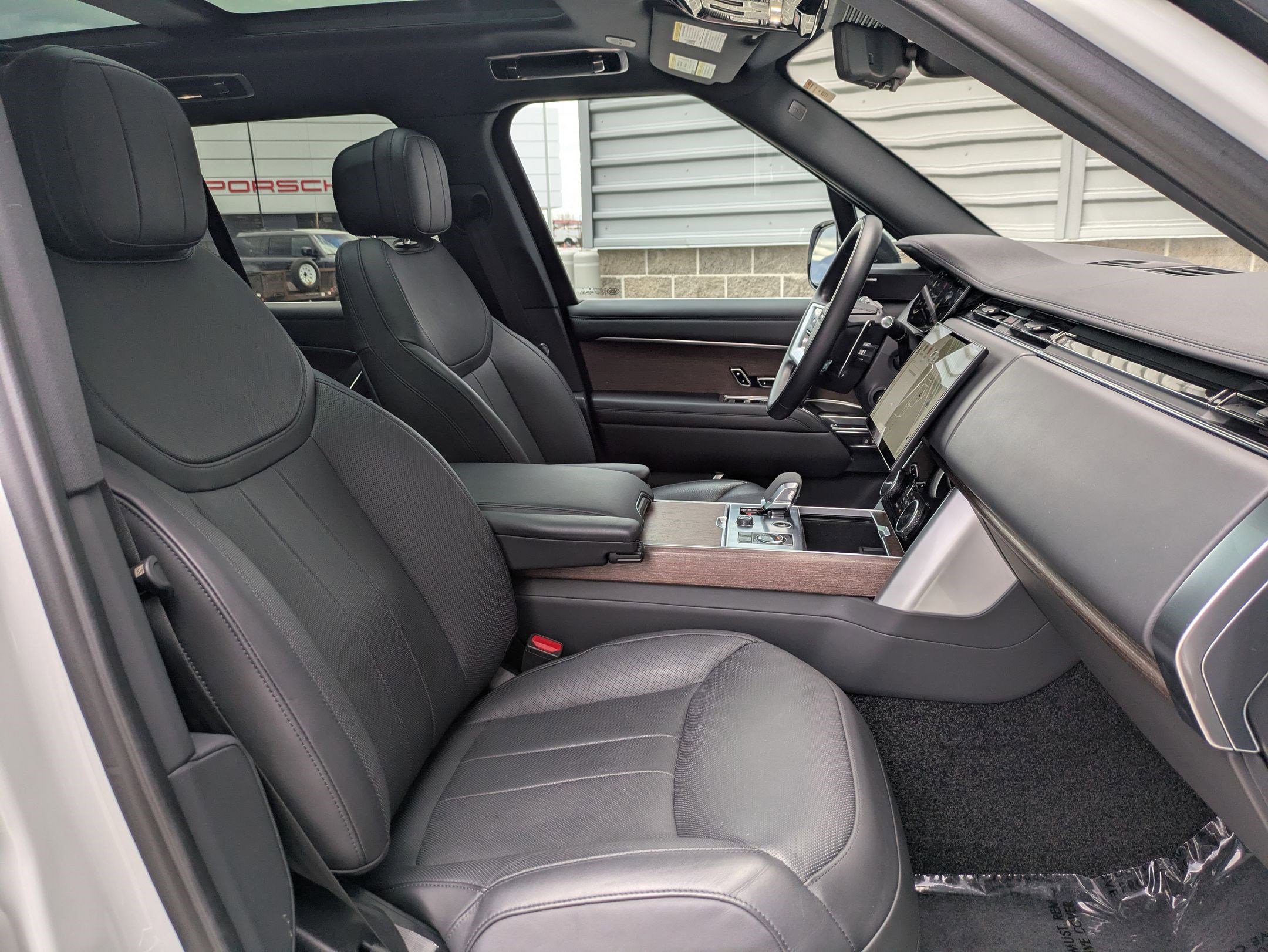 Certified 2023 Land Rover Range Rover SE image 30