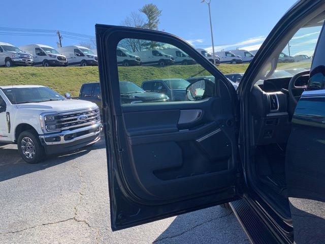 New 2025 Ford Expedition Active image 23